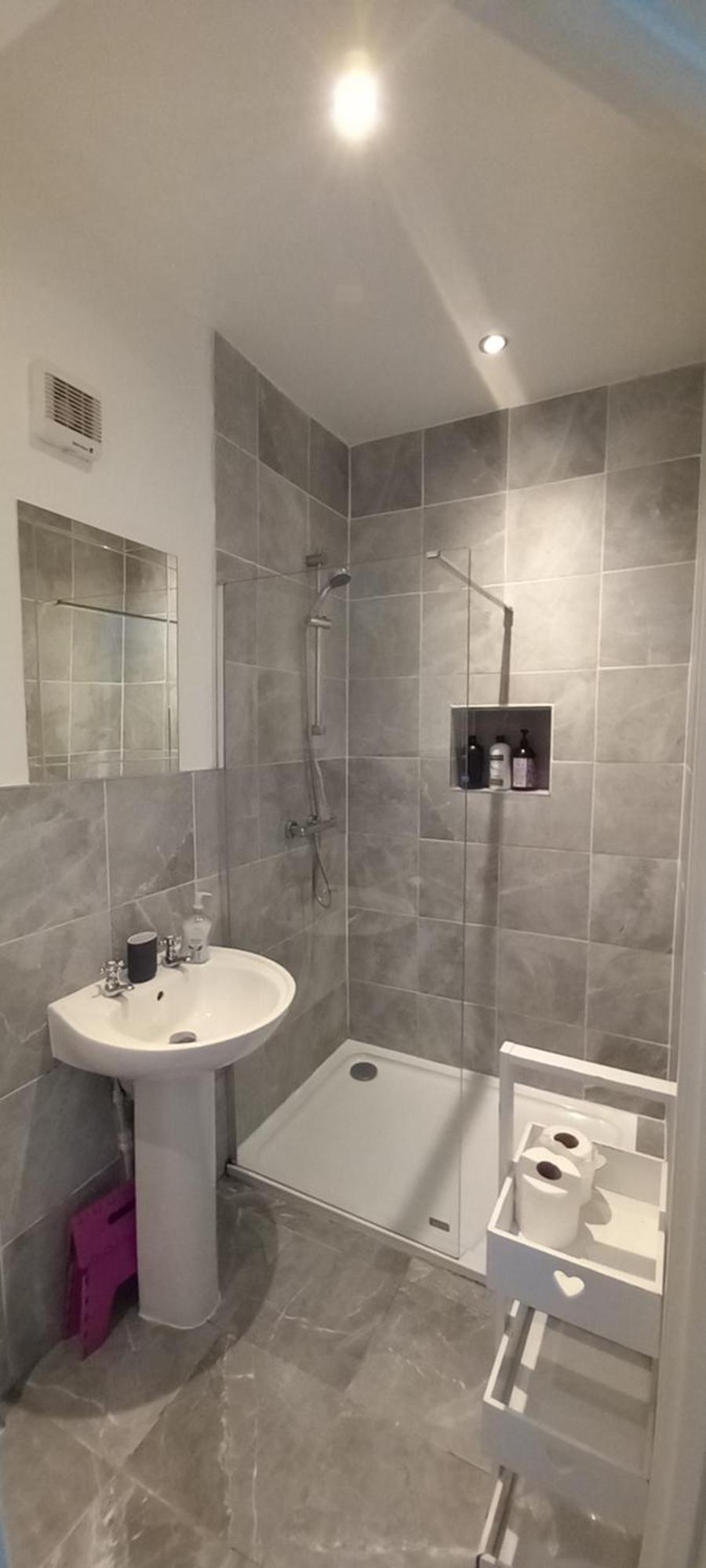 Spacious Ensuite With Charming Bay Window