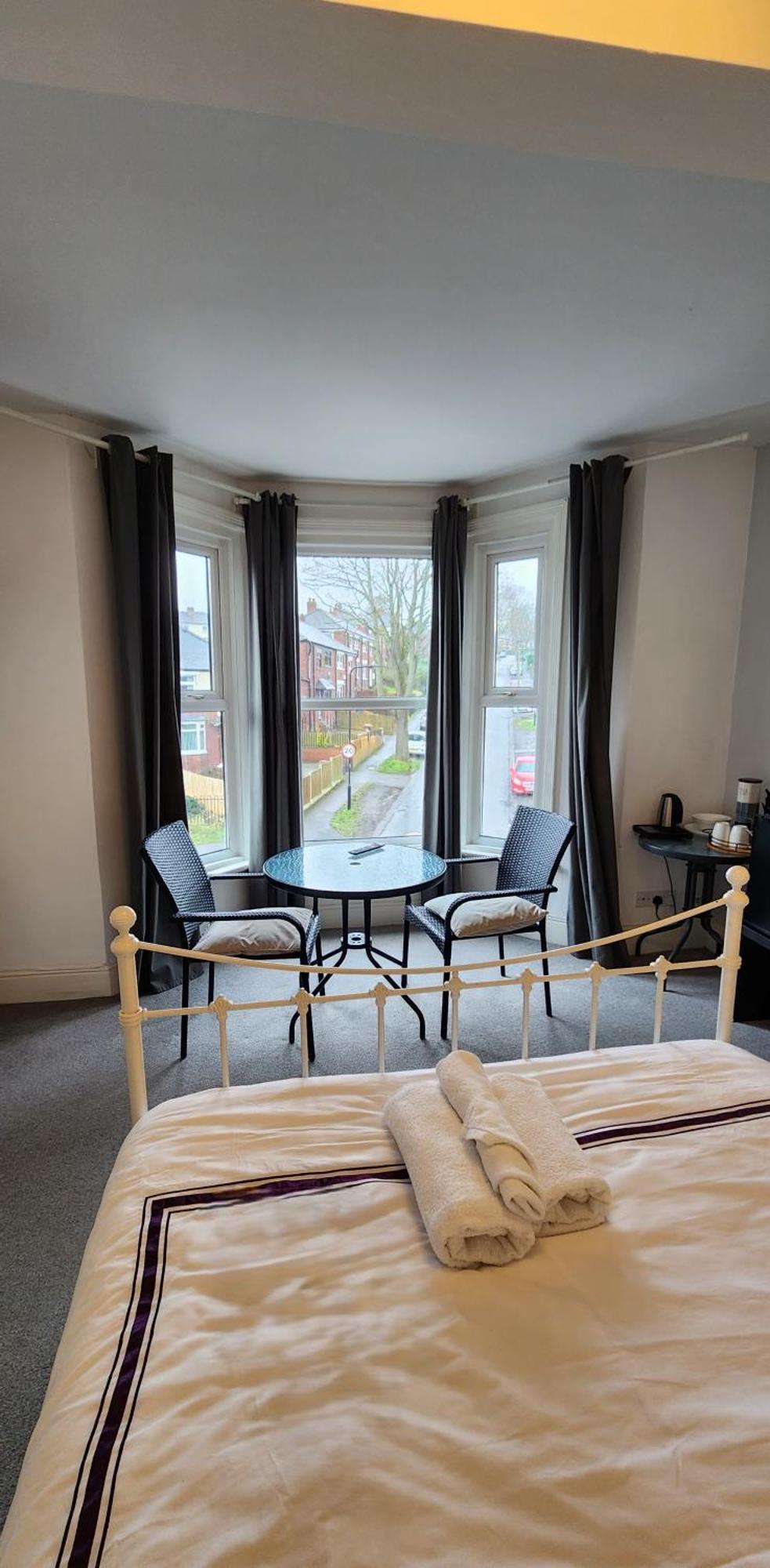 Spacious Ensuite With Charming Bay Window *