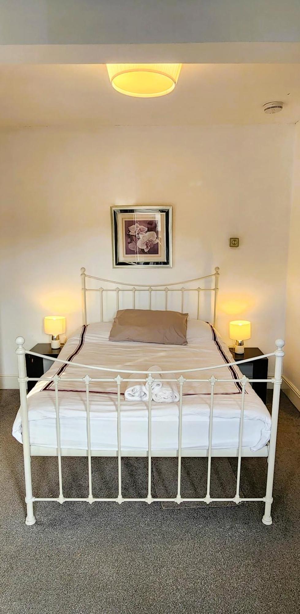 Spacious Ensuite With Charming Bay Window Homestay