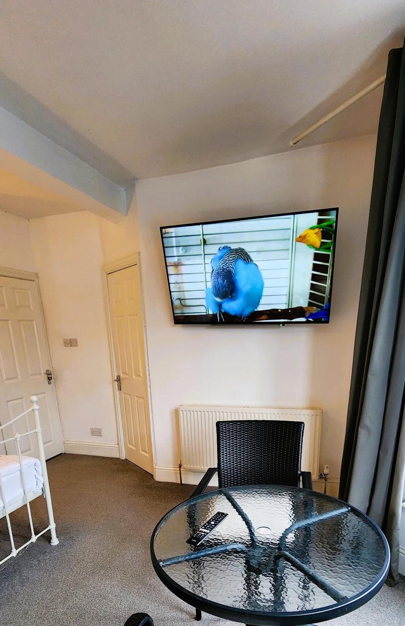 Spacious Ensuite With Charming Bay Window Homestay Sheffield