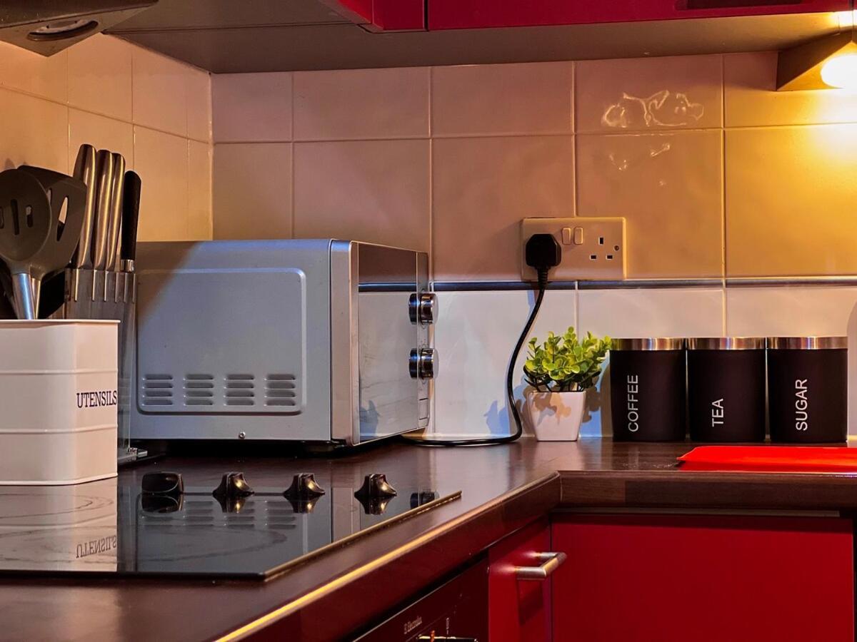 Vivid, Stylish, Central, Bold, Retro, Intimate, Red Accents, Striking Design, Centre, 1br Sheffield