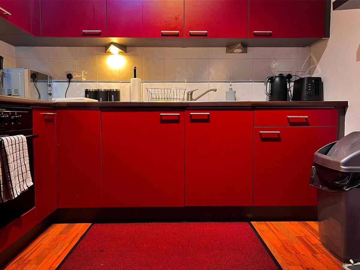 Vivid, Stylish, Central, Bold, Retro, Intimate, Red Accents, Striking Design, Centre, 1br Apartment Sheffield