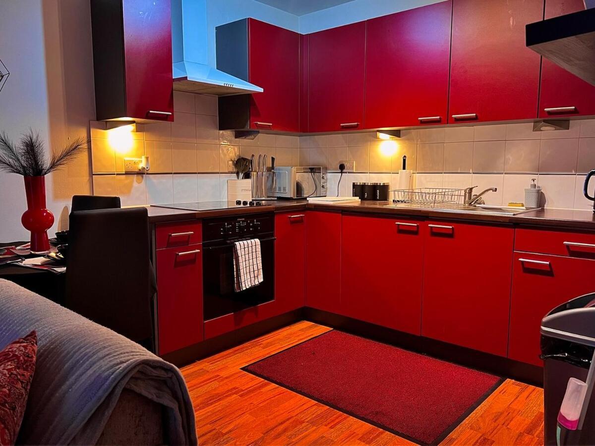 Vivid, Stylish, Central, Bold, Retro, Intimate, Red Accents, Striking Design, Centre, 1br * Sheffield