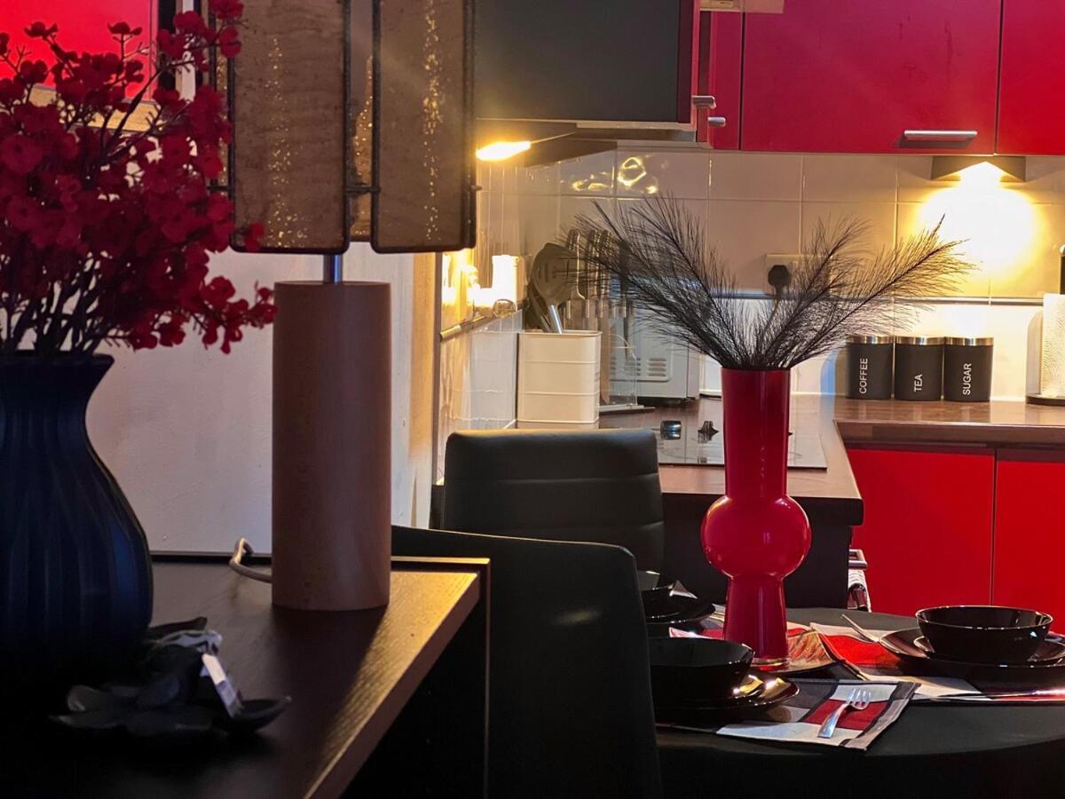Vivid, Stylish, Central, Bold, Retro, Intimate, Red Accents, Striking Design, Centre, 1br