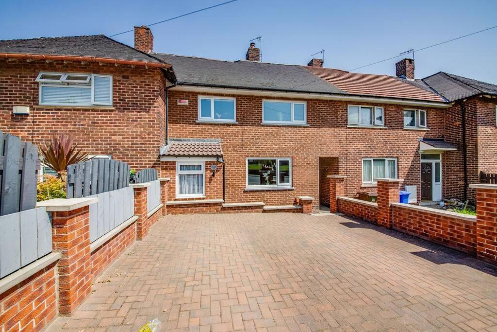 Beautiful Harborough Avenue 6 Bed House *