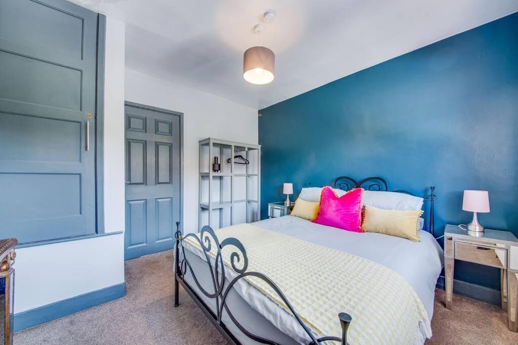 Apartment Beautiful Harborough Avenue 6 Bed House
