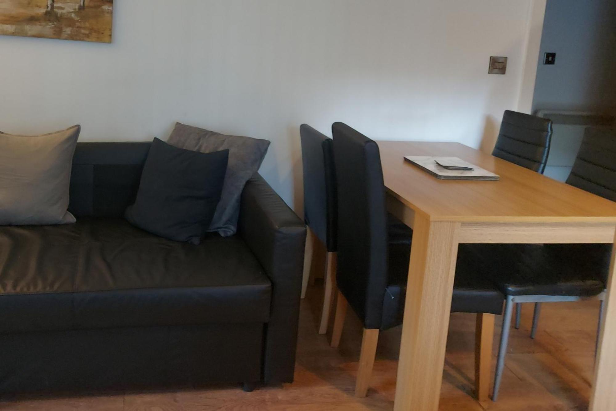 Apartment Modern 2-bed -12 Min Walk To Centre *
