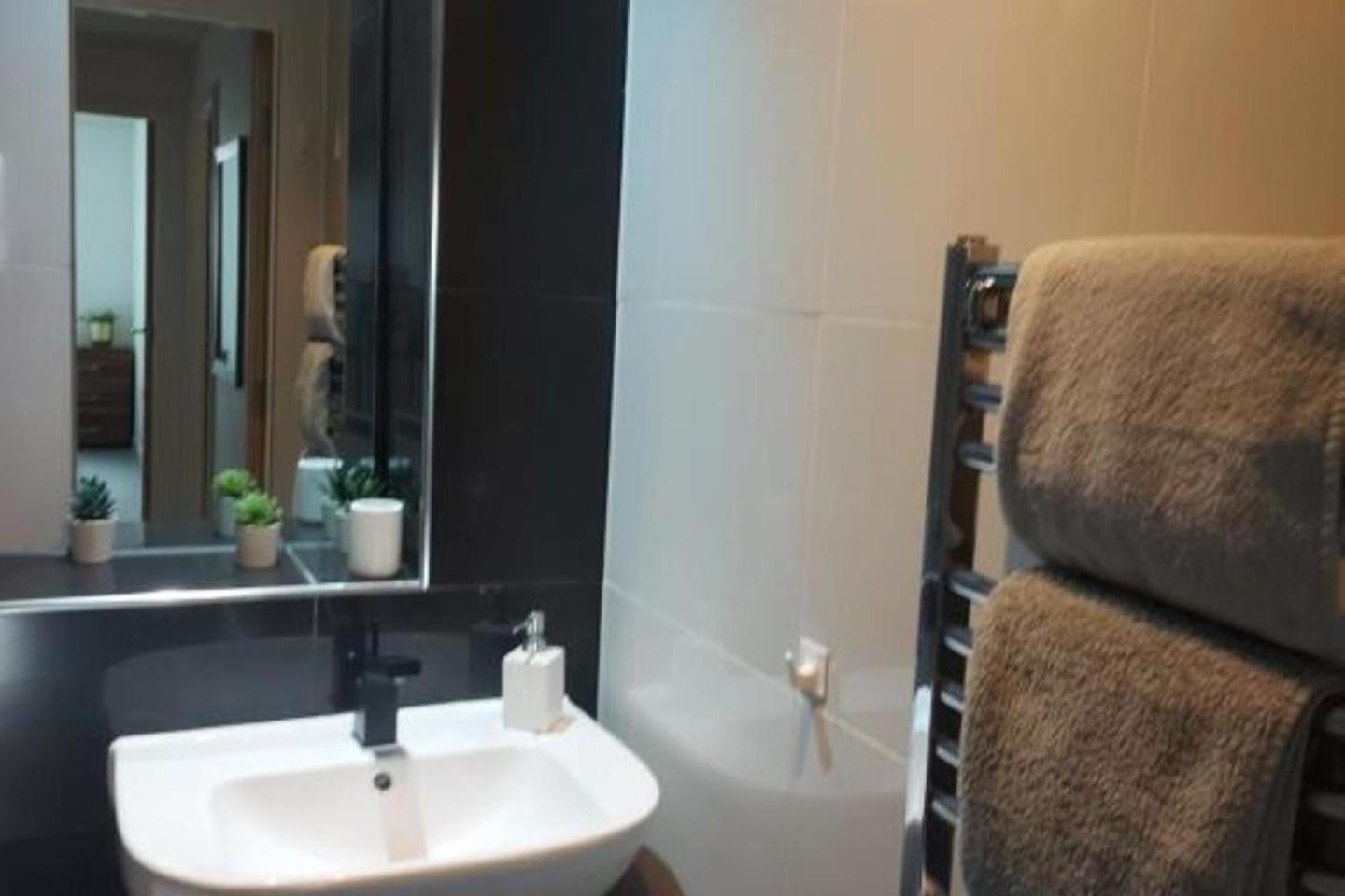 Modern 2-bed -12 Min Walk To Centre * Sheffield