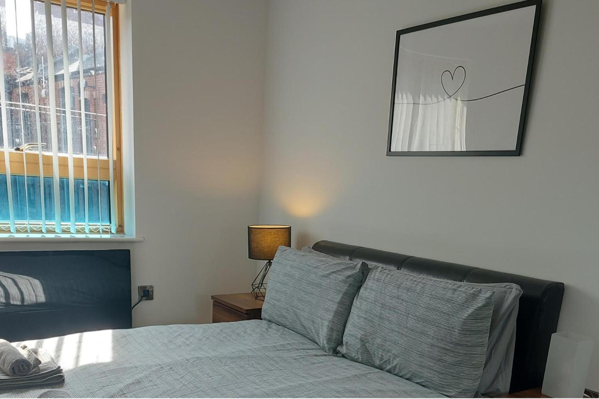 Modern 2-bed -12 Min Walk To Centre