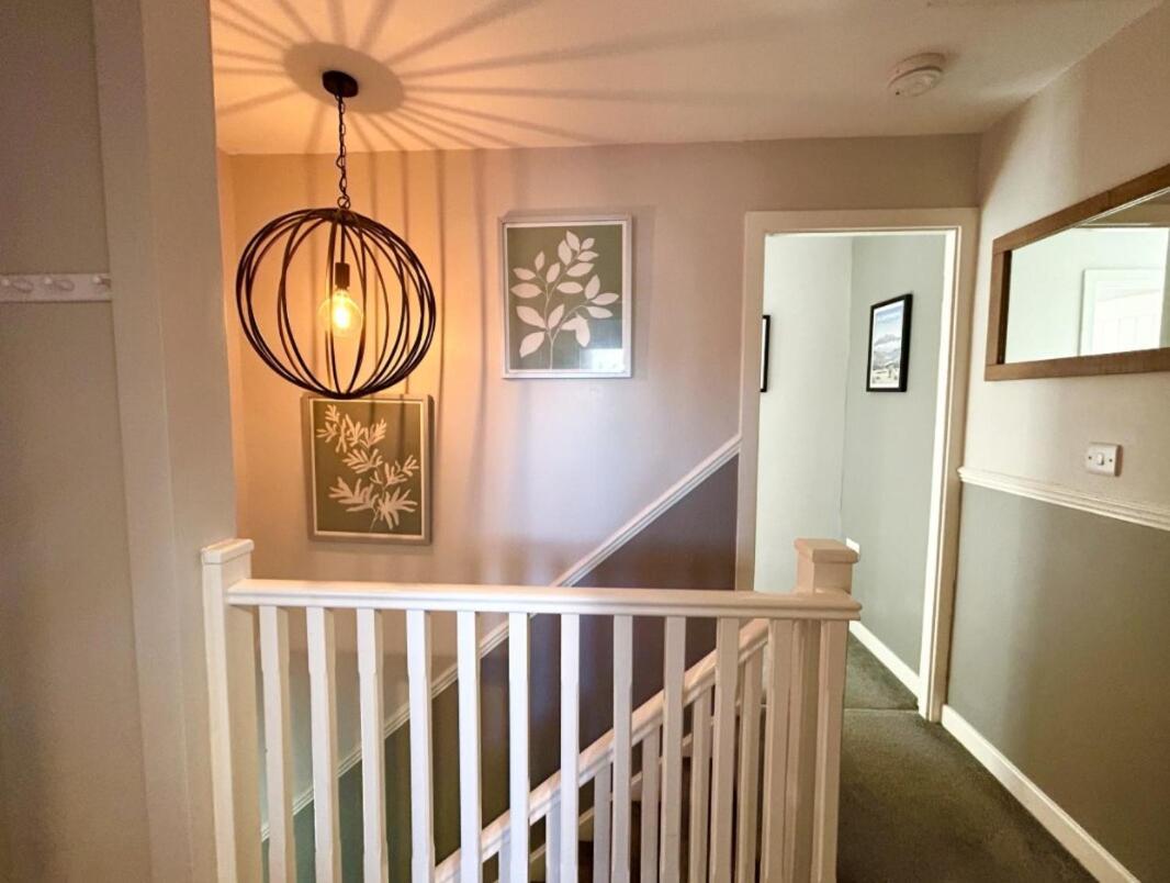 Spacious & Stylish 5br Townhouse - Free Parking Apartment *