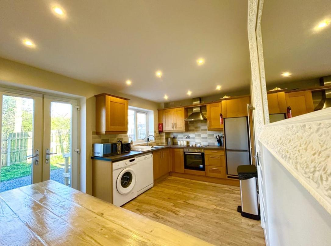 Spacious & Stylish 5br Townhouse - Free Parking Apartment Sheffield