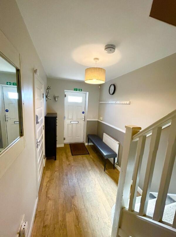 Spacious & Stylish 5br Townhouse - Free Parking Apartment *