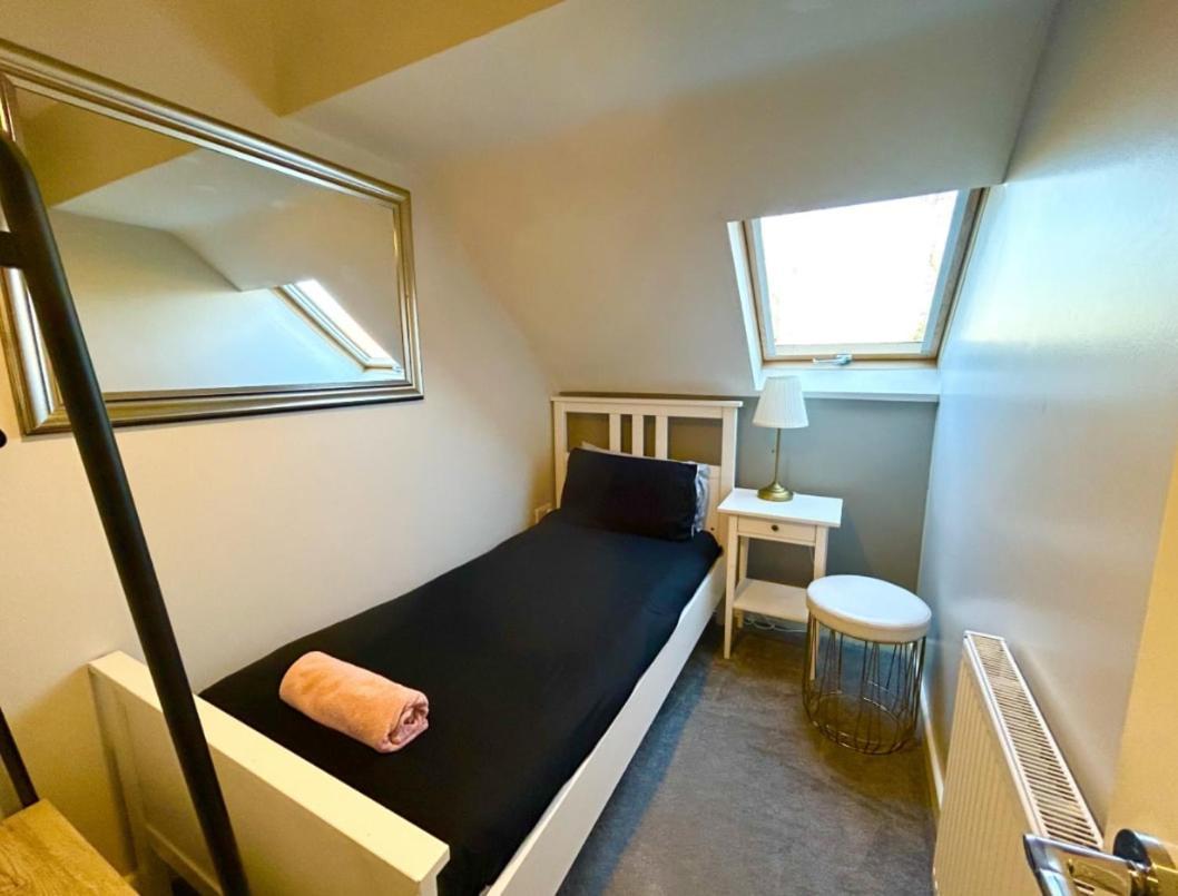 Spacious & Stylish 5br Townhouse - Free Parking *