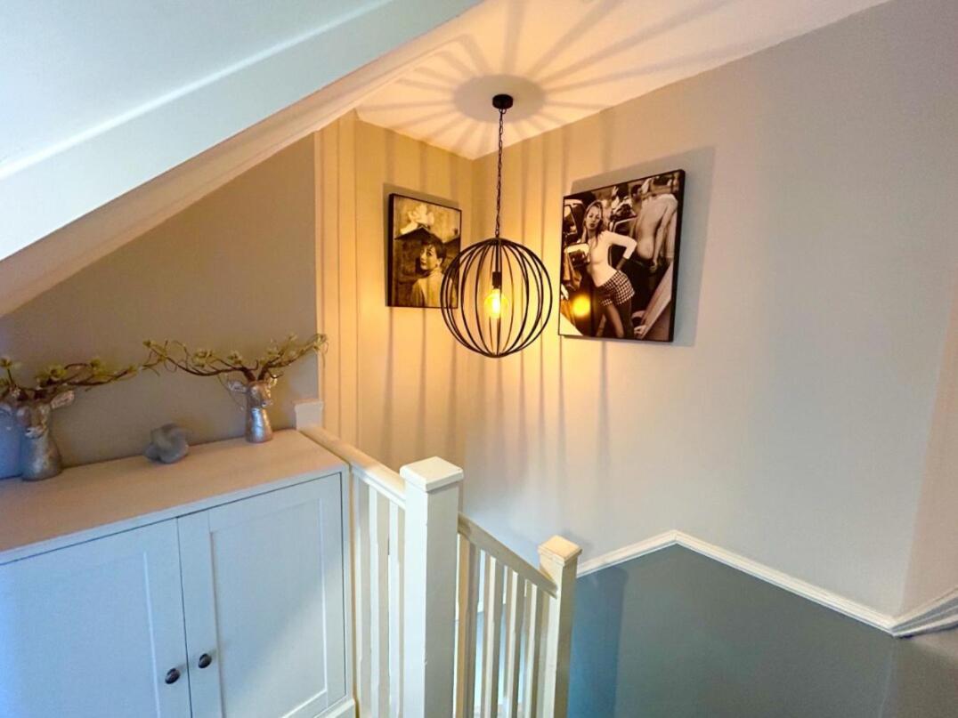 Spacious & Stylish 5br Townhouse - Free Parking Apartment