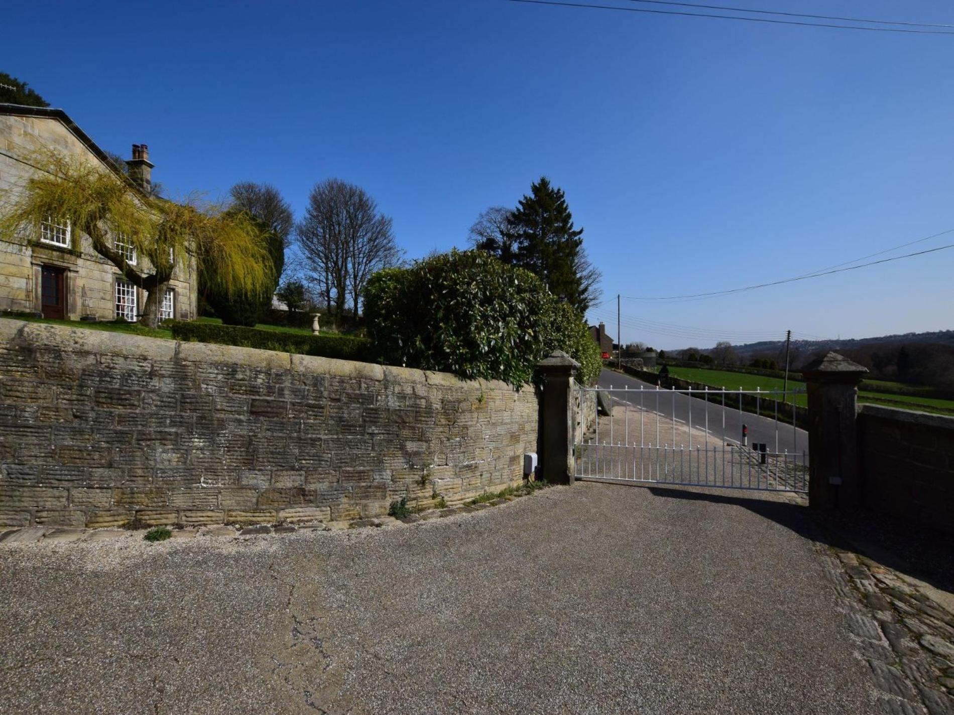 3 Bed In 81249 Holiday home Sheffield