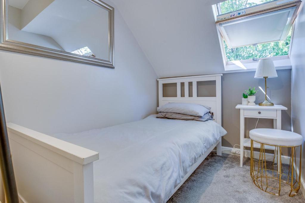 Spacious & Stylish 5br Townhouse - Free Parking