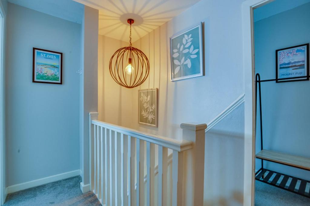 Spacious & Stylish 5br Townhouse - Free Parking *