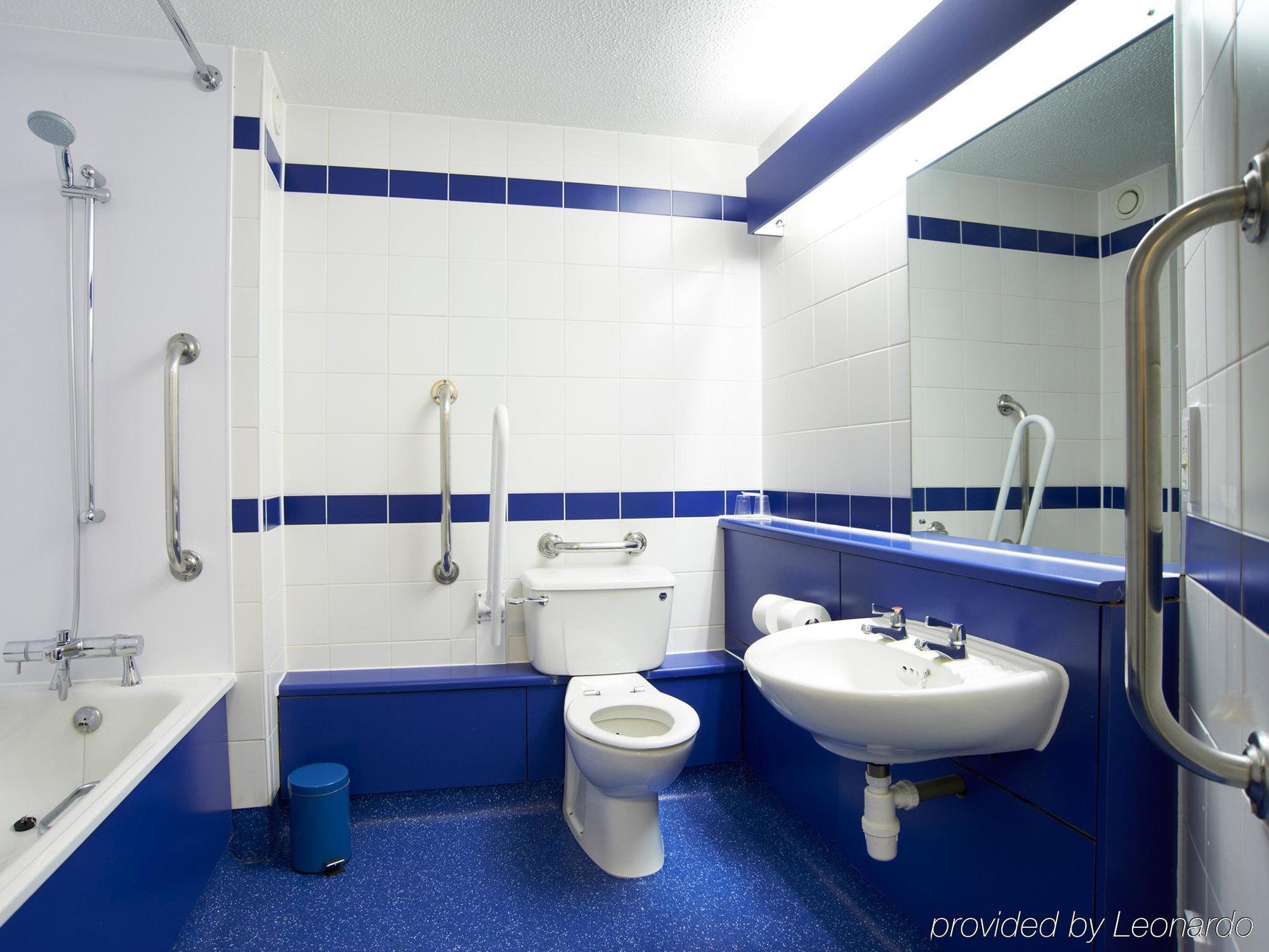 Travelodge Hotel 3*