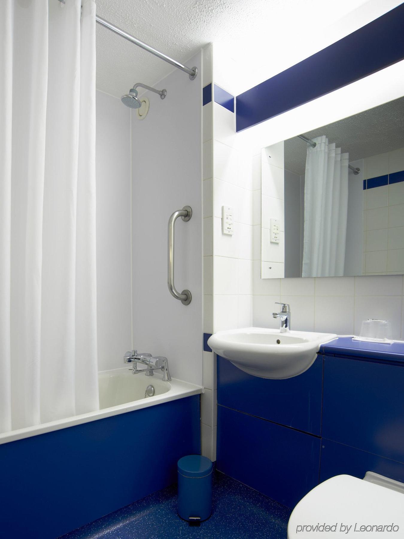 Travelodge 3*