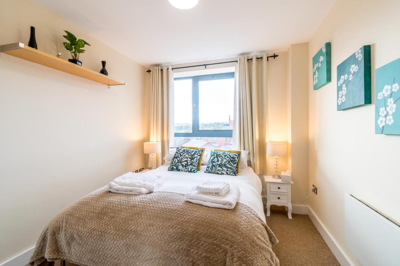 Spacious 2 Bed, 2 Bath, Free Parking & Wifi